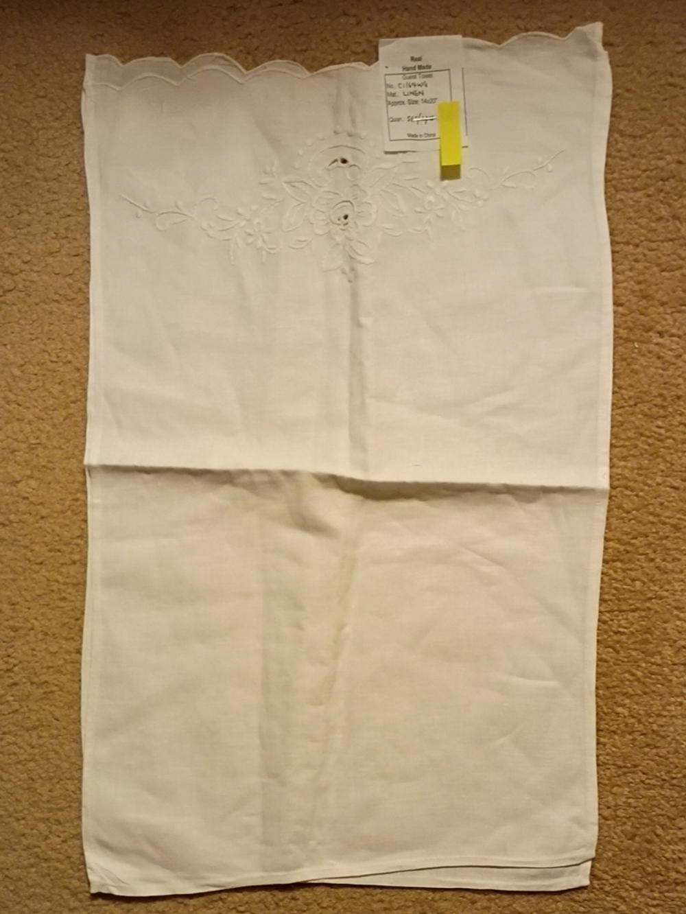 VintageWhite Embroidered Linen Guest Hand Towels - Elegant Floral Design 2 Pcs